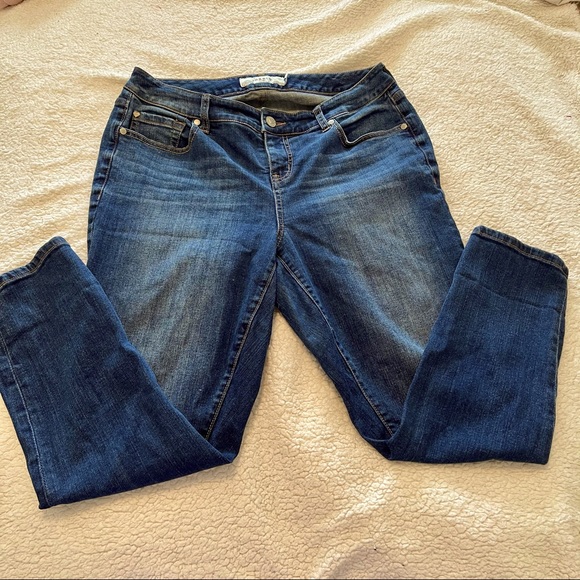 Torrid curvy skinny Jean 12R super stretch - Picture 3 of 8